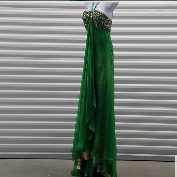 New beautiful rare gown - Picture 3 of 4